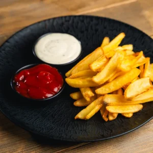 Sültkrumpli ketchup és majonéz mellett