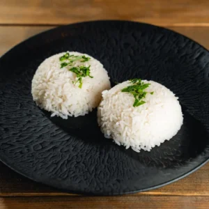 Friss rizs, köretként tálalva