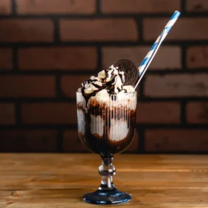 Fagylaltos pohárban, csokoládés házi Oreo shake